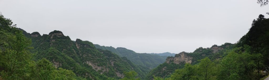悬崖上的道教仙境–武当南岩